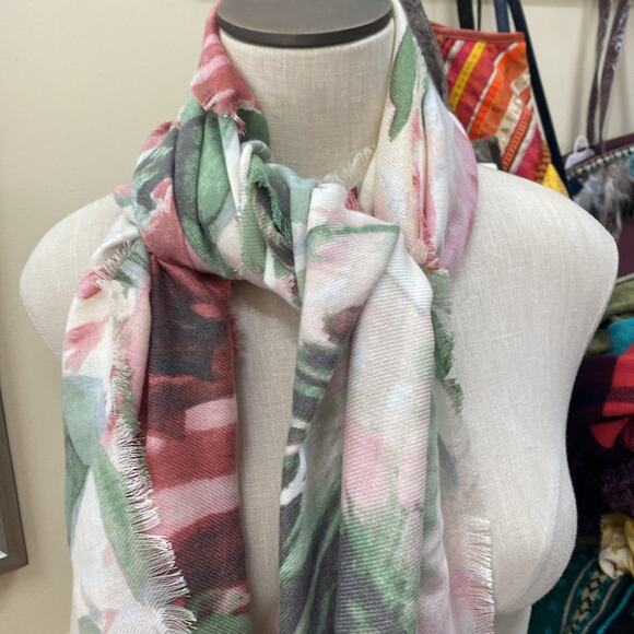 Vince Camuto NWT Ivory Neutral Floral wrap or scarf - Picture 1 of 7